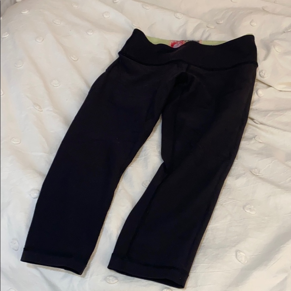 Lululemon Crop reversible leggings!